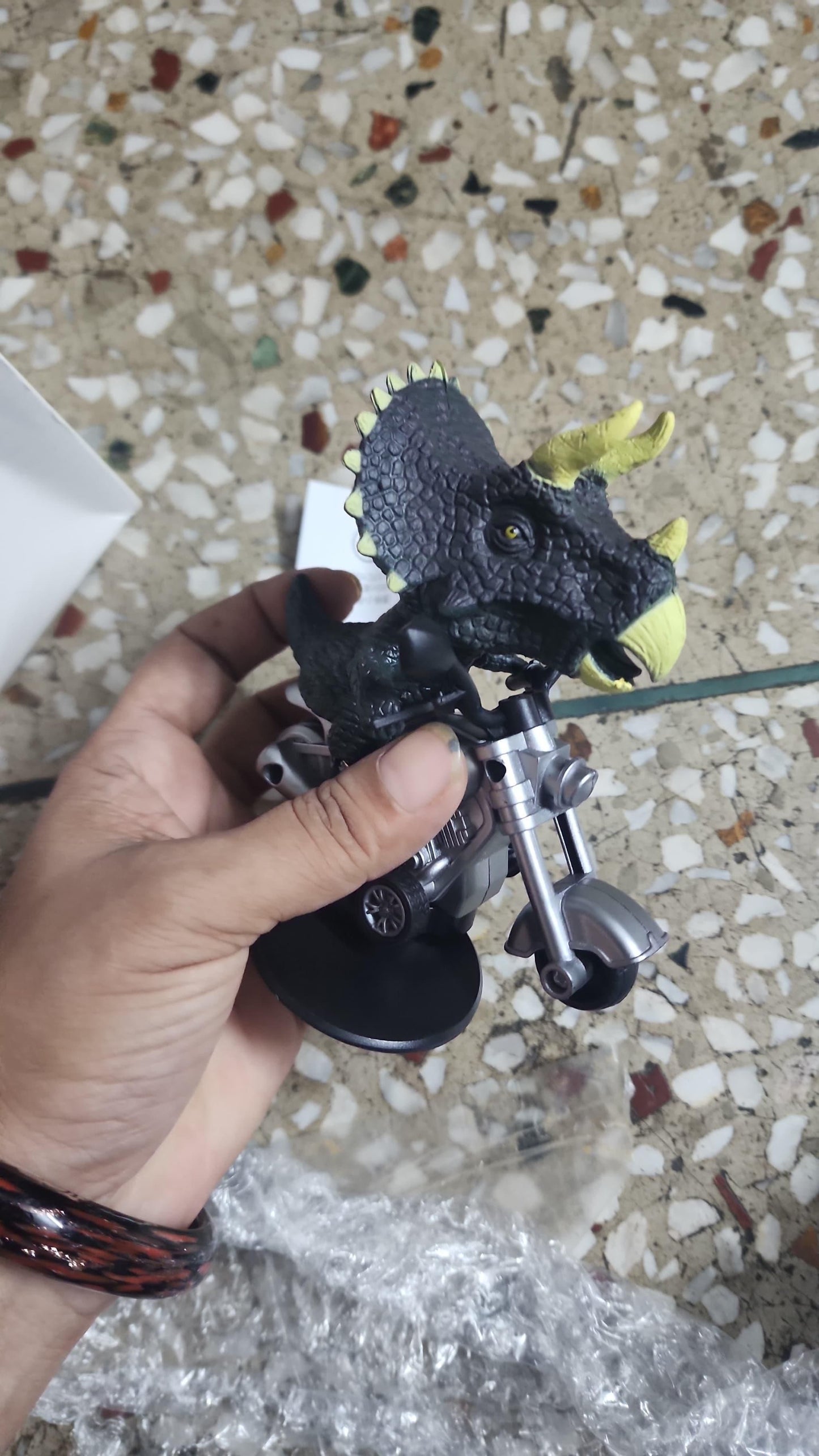 360� Rotating Dinosaur (Pack of 1) - Shopsmart9